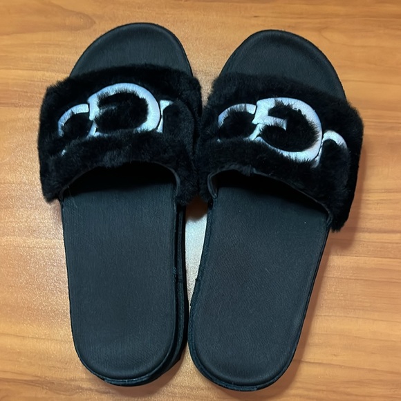 UGG Slides - Picture 4 of 6